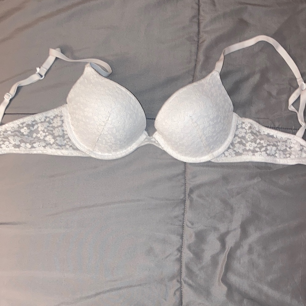 White laced bra